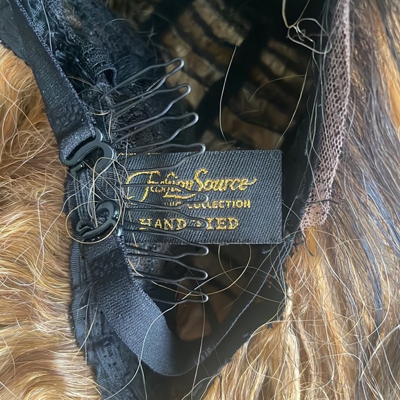 Wigs     #1201 - Picture 7 of 8